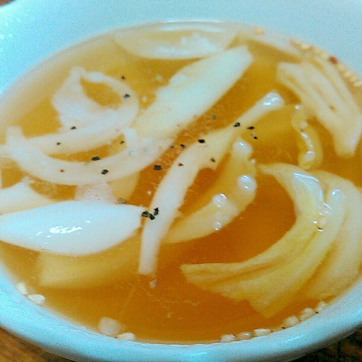 キャベツと玉ねぎの中華風スープ